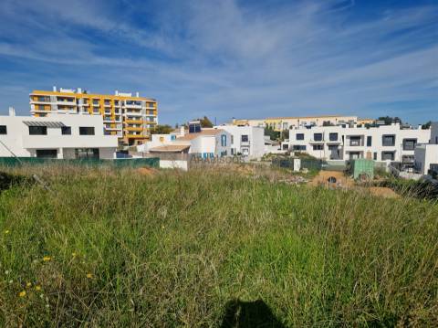 Lote de Terreno - Moradia Isolada - Cave - Piscina - Alto Alfarrobal - Portimão- Algarve
