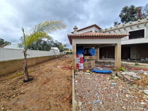 Moradia T4 Nova - Piscina - Ar Condicionado - Quartos com WC - Lareira - Garagem - Penina - Alvor