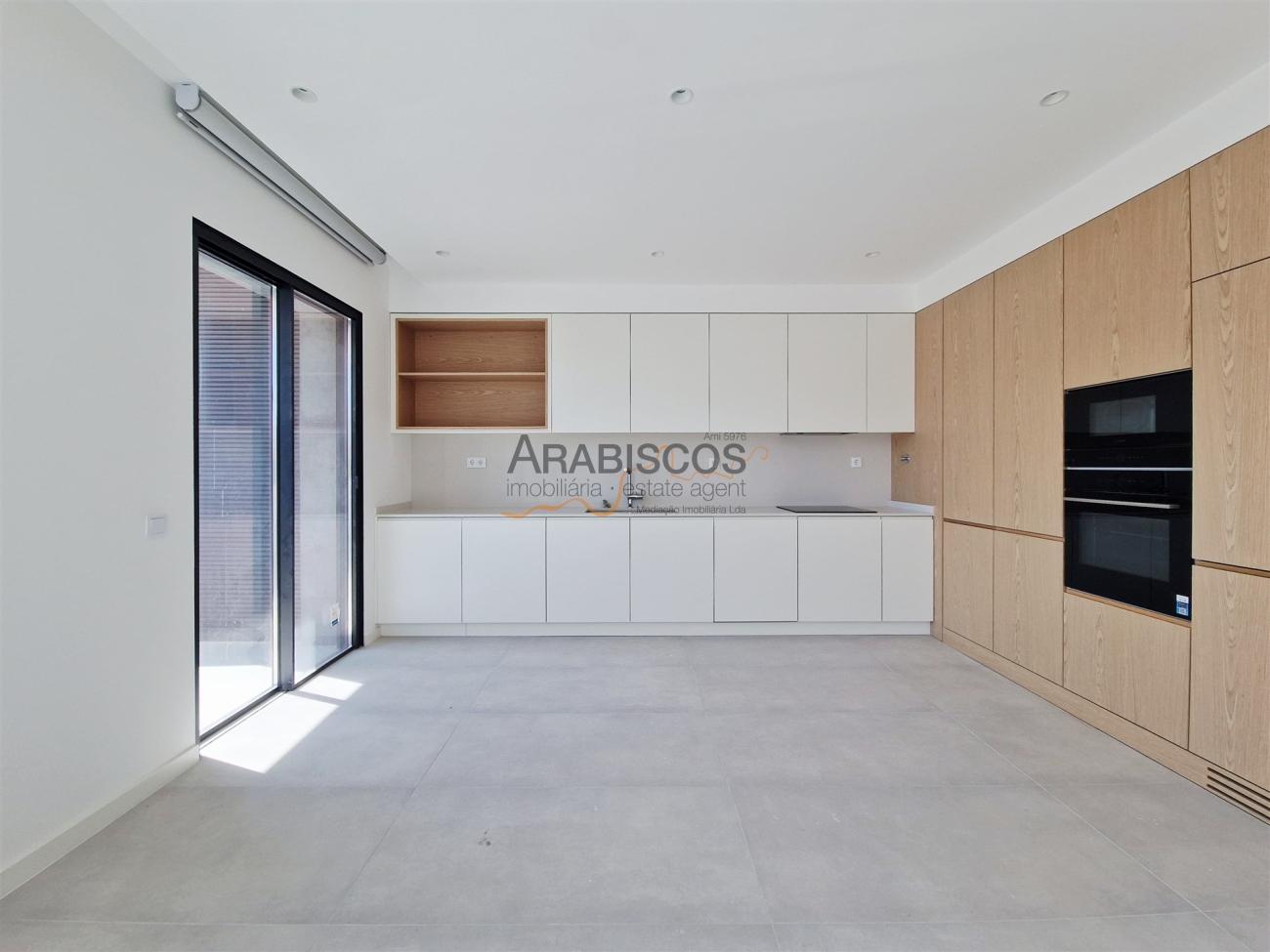 Apartamento T3 - Novo - Condomínio Privado - Piscina - 2 Garagens - Vale Lagar - Portimão - Algarve