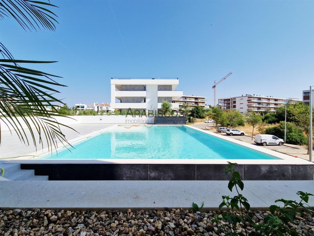 Apartamento T3 - Novo - Condomínio Privado - Piscina - 2 Garagens - Vale Lagar - Portimão - Algarve