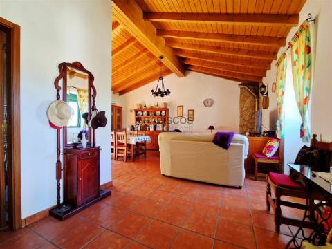 Moradia T2 - Remodelada - Terreno Vedado - Bons acessos - Rasmalho - Portimão - Algarve