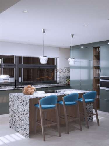 Moradia T4 - Piscina - Garagem - Churrasqueira - Elevador - 4 Suítes - Jardim - Lagos - Algarve