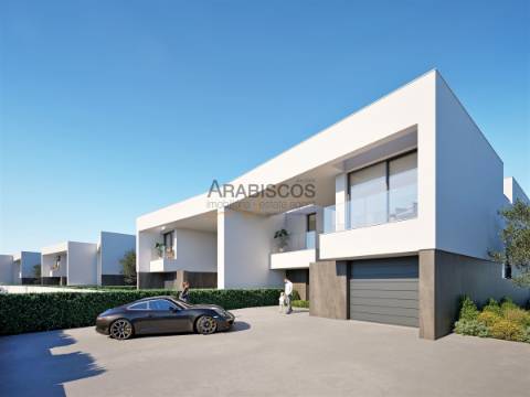 Moradia T4 - Vista Mar - Piscina - 4 Suítes - Piso Radiante - Ar Condicionado - Lagos - Algarve