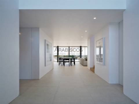 Moradia T4 - Vista Mar - Piscina - 4 Suítes - Piso Radiante - Ar Condicionado - Lagos - Algarve