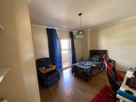 Moradia T4 - Piscina- Jardim- Bela Vista - Lagoa