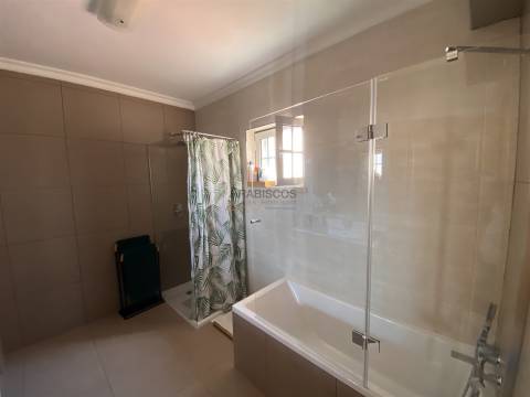 Moradia T4 - Piscina- Jardim- Bela Vista - Lagoa