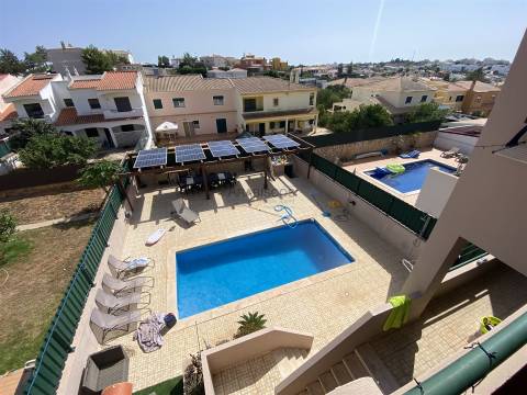 Moradia T4 - Piscina- Jardim- Bela Vista - Lagoa