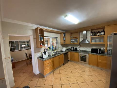 Moradia T4 - Piscina- Jardim- Bela Vista - Lagoa