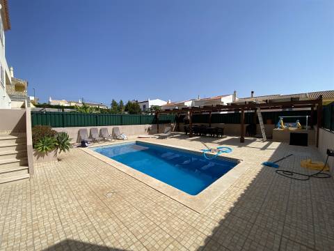 Moradia T4 - Piscina- Jardim- Bela Vista - Lagoa