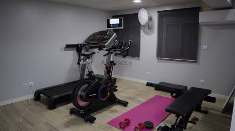 Moradia T4 - Piscina- Jardim- Bela Vista - Lagoa