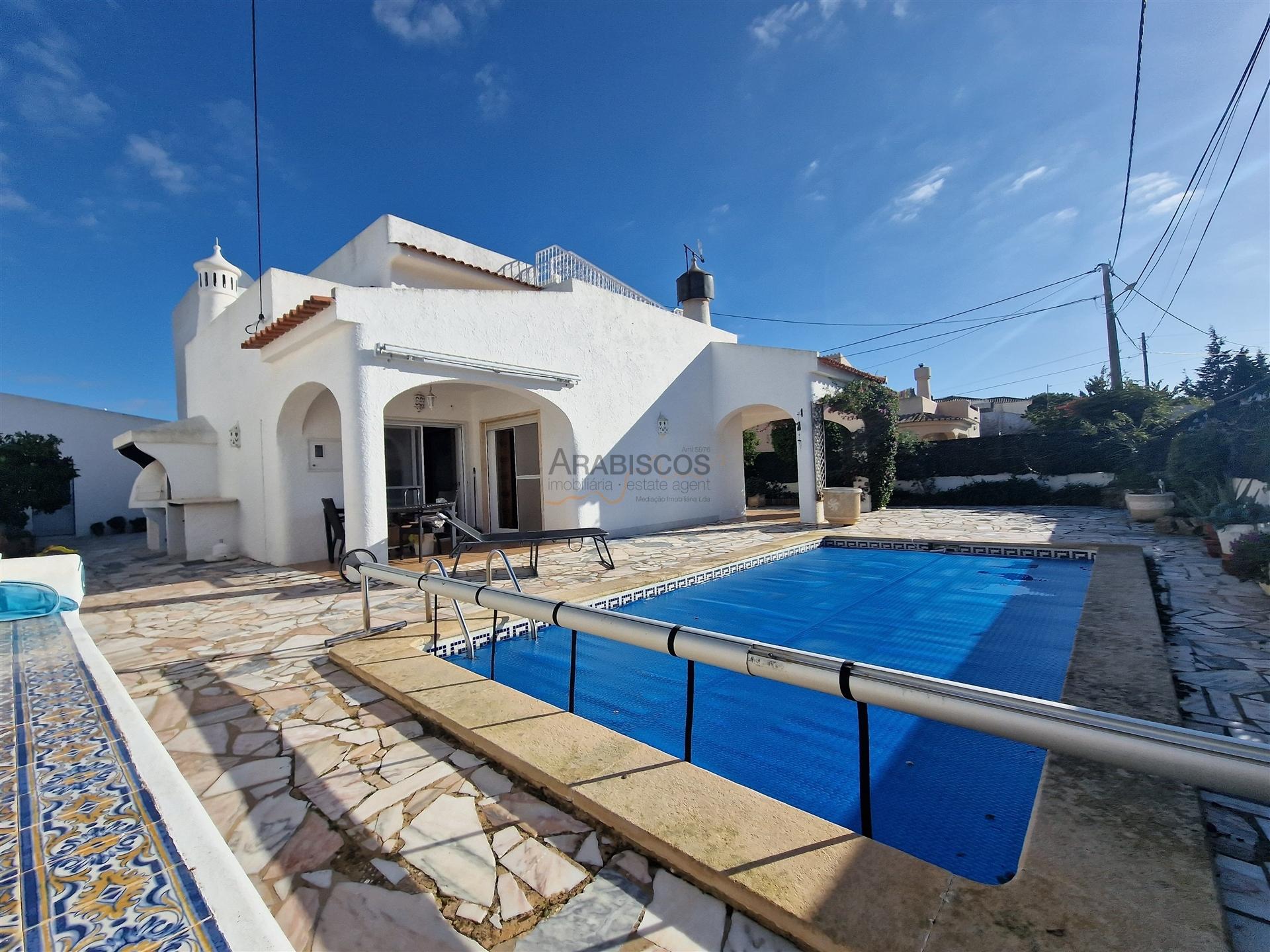 Moradia Tradicional T5 -  piscina - jardim - garagem - terraço com vistas desafogadas - Carvoeiro