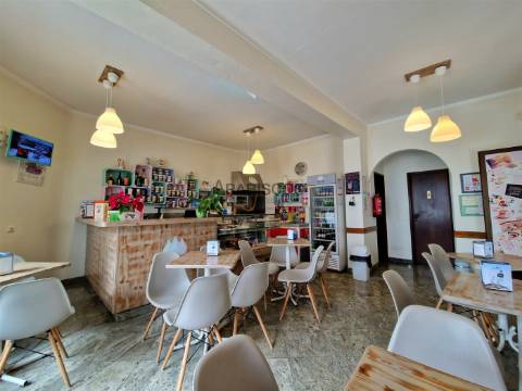 Loja - Pastelaria - Equipada - Montra - Centro - Lagoa - Algarve