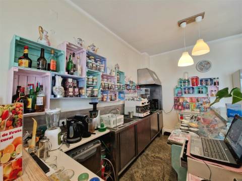 Loja - Pastelaria - Equipada - Montra - Centro - Lagoa - Algarve