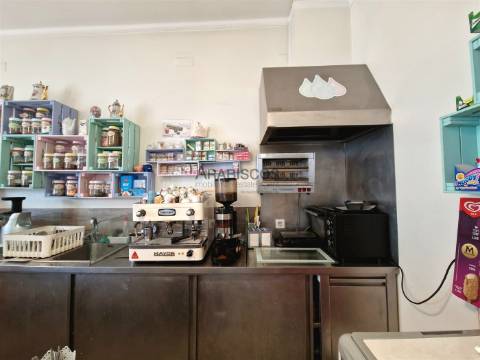 Loja - Pastelaria - Equipada - Montra - Centro - Lagoa - Algarve