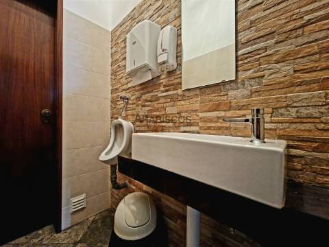 Loja - Pastelaria - Equipada - Montra - Centro - Lagoa - Algarve