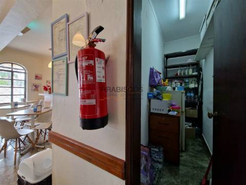 Loja - Pastelaria - Equipada - Montra - Centro - Lagoa - Algarve