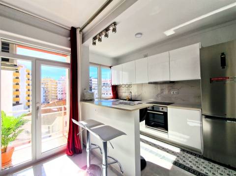 Apartamento T1 - Varanda - Vista Mar - Lugar de Garagem - Praia da Rocha - Portimão - Faro - Algarve