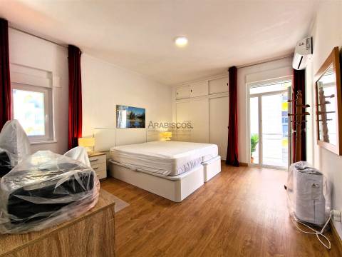 Apartamento T1 - Varanda - Vista Mar - Lugar de Garagem - Praia da Rocha - Portimão - Faro - Algarve