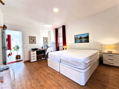 Apartamento T1 - Varanda - Vista Mar - Lugar de Garagem - Praia da Rocha - Portimão - Faro - Algarve