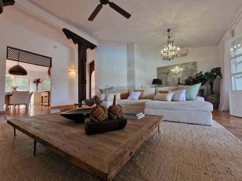 Moradia T4 - Terreno de 2.500 m2 - Piscina - Vista Campo - Serra e Mar - Portimão - Algarve