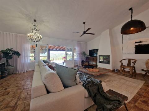 Moradia T4 - Terreno de 2.500 m2 - Piscina - Vista Campo - Serra e Mar - Portimão - Algarve