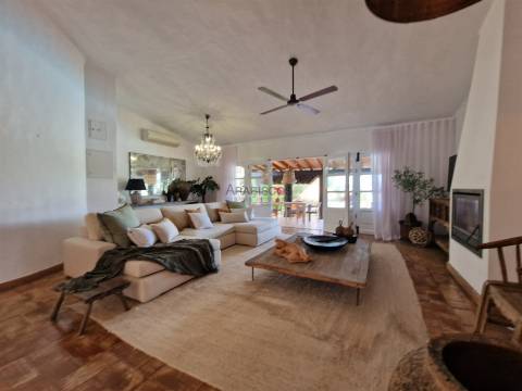Moradia T4 - Terreno de 2.500 m2 - Piscina - Vista Campo - Serra e Mar - Portimão - Algarve