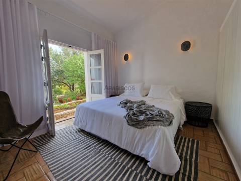 Moradia T4 - Terreno de 2.500 m2 - Piscina - Vista Campo - Serra e Mar - Portimão - Algarve