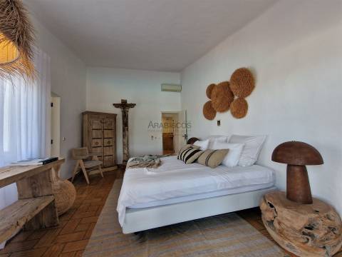 Moradia T4 - Terreno de 2.500 m2 - Piscina - Vista Campo - Serra e Mar - Portimão - Algarve