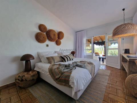 Moradia T4 - Terreno de 2.500 m2 - Piscina - Vista Campo - Serra e Mar - Portimão - Algarve