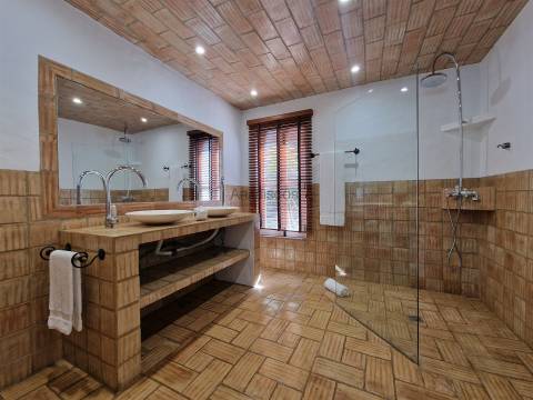 Moradia T4 - Terreno de 2.500 m2 - Piscina - Vista Campo - Serra e Mar - Portimão - Algarve