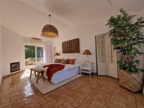 Moradia T4 - Terreno de 2.500 m2 - Piscina - Vista Campo - Serra e Mar - Portimão - Algarve