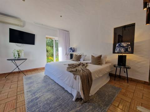 Moradia T4 - Terreno de 2.500 m2 - Piscina - Vista Campo - Serra e Mar - Portimão - Algarve