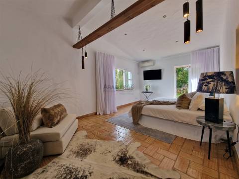Moradia T4 - Terreno de 2.500 m2 - Piscina - Vista Campo - Serra e Mar - Portimão - Algarve