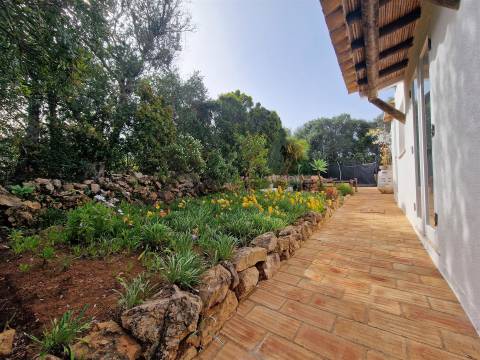 Moradia T4 - Terreno de 2.500 m2 - Piscina - Vista Campo - Serra e Mar - Portimão - Algarve