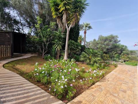 Moradia T4 - Terreno de 2.500 m2 - Piscina - Vista Campo - Serra e Mar - Portimão - Algarve