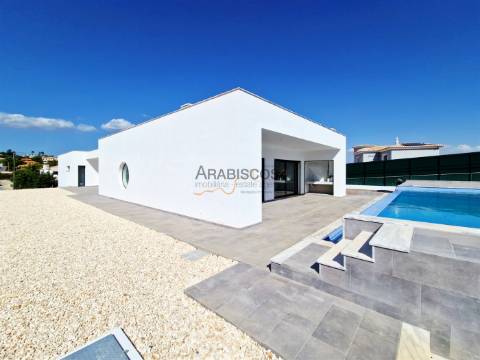 Moradia Isolada T3 - Piscina - Garagem 3 carros - Jardim - Monte Canelas - Portimão - Algarve