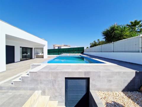 Moradia Isolada T3 - Piscina - Garagem 3 carros - Jardim - Monte Canelas - Portimão - Algarve