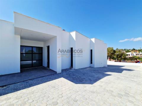 Moradia Isolada T3 - Piscina - Garagem 3 carros - Jardim - Monte Canelas - Portimão - Algarve