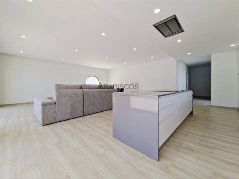 Moradia Isolada T3 - Piscina - Garagem 3 carros - Jardim - Monte Canelas - Portimão - Algarve