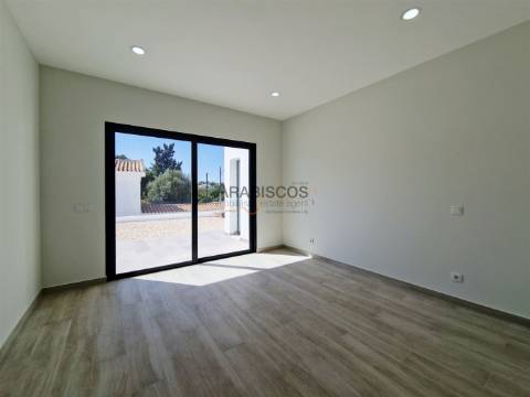 Moradia Isolada T3 - Piscina - Garagem 3 carros - Jardim - Monte Canelas - Portimão - Algarve