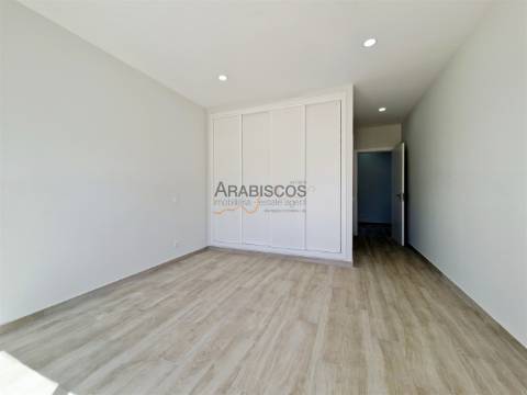 Moradia Isolada T3 - Piscina - Garagem 3 carros - Jardim - Monte Canelas - Portimão - Algarve