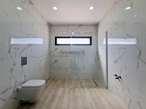 Moradia Isolada T3 - Piscina - Garagem 3 carros - Jardim - Monte Canelas - Portimão - Algarve