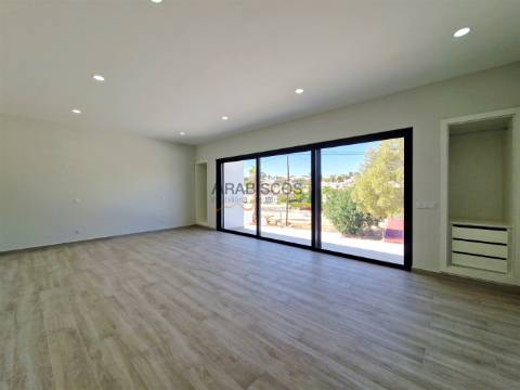 Moradia Isolada T3 - Piscina - Garagem 3 carros - Jardim - Monte Canelas - Portimão - Algarve