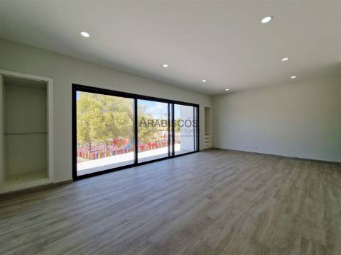 Moradia Isolada T3 - Piscina - Garagem 3 carros - Jardim - Monte Canelas - Portimão - Algarve