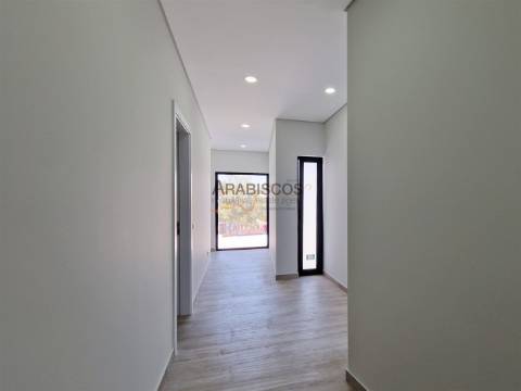 Moradia Isolada T3 - Piscina - Garagem 3 carros - Jardim - Monte Canelas - Portimão - Algarve