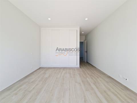 Moradia Isolada T3 - Piscina - Garagem 3 carros - Jardim - Monte Canelas - Portimão - Algarve