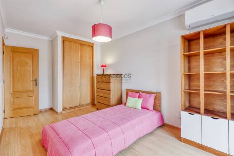 Moradia T3 - Sótão - Jardim - Varandas - Ferragudo - Algarve