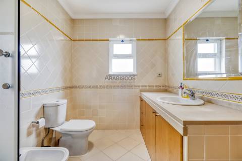 Moradia T3 - Sótão - Jardim - Varandas - Ferragudo - Algarve