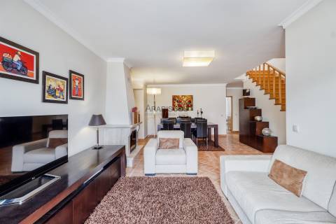 Moradia T3 - Sótão - Jardim - Varandas - Ferragudo - Algarve