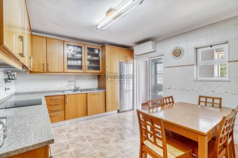 Moradia T3 - Sótão - Jardim - Varandas - Ferragudo - Algarve